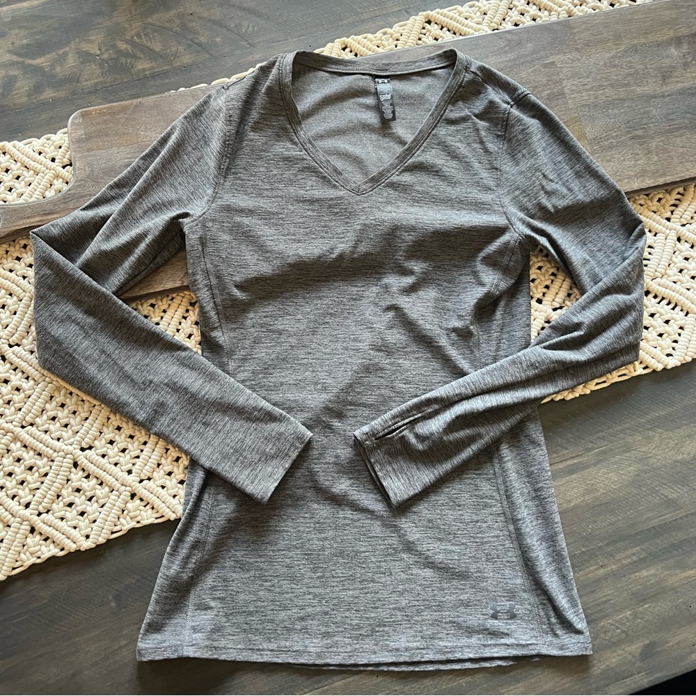 Under Armour Cold Gear Grey V-Neck T-Shirt Size M Like New